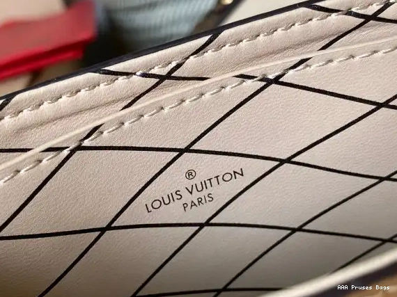 AAA Replica Ru VERTICAL POCHETTE LOUIS TRUNK VUITTON 0613